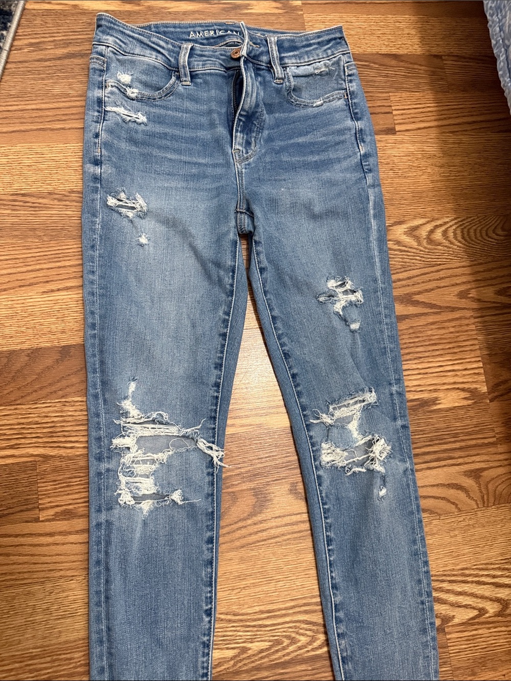 American Eagle Outfitters Women’s Light Blue Ripped Skinny Jeans nwot never worn